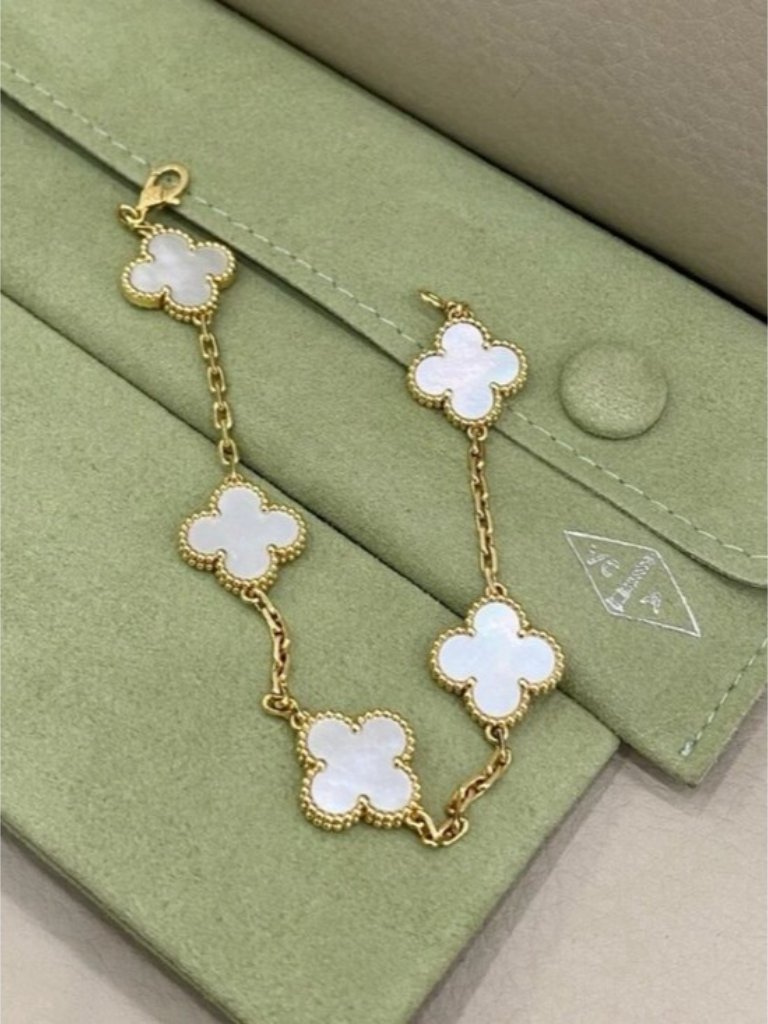 Van Cleef Arpels 18k Gold Bracelet 488$
